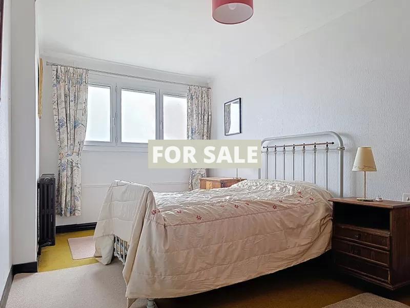 Detached Country House with Landscaped Garden