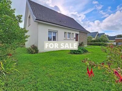 Detached Country House with Landscaped Garden