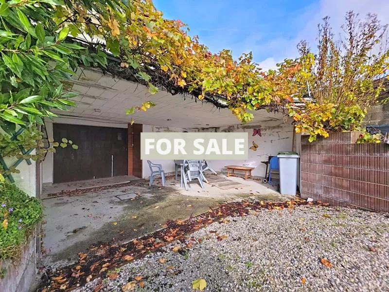 Detached Country House with Landscaped Garden