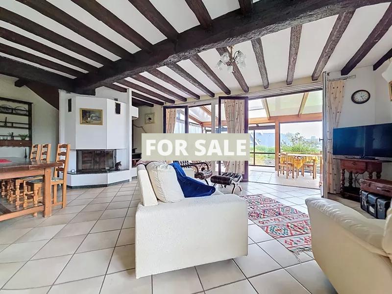 Detached Country House with Landscaped Garden