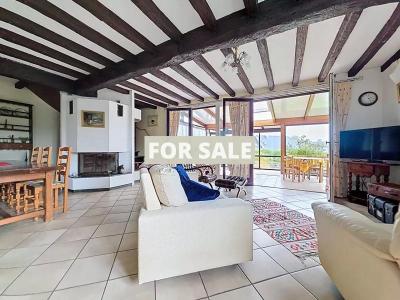 Detached Country House with Landscaped Garden