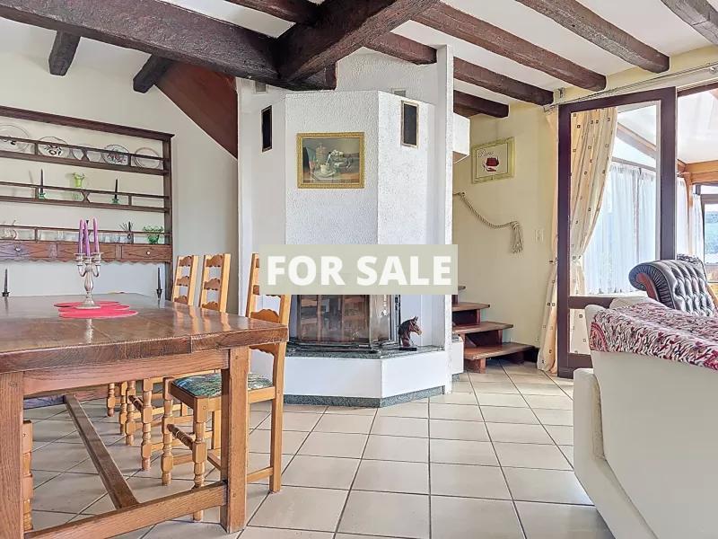 Detached Country House with Landscaped Garden