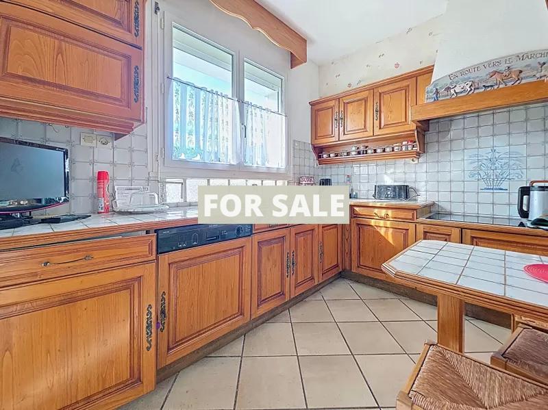 Detached Country House with Landscaped Garden