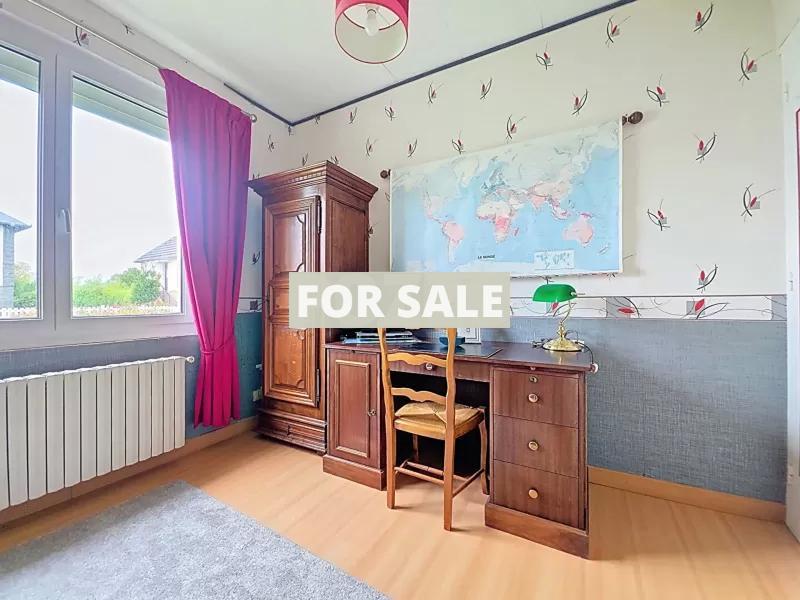 Detached Country House with Landscaped Garden