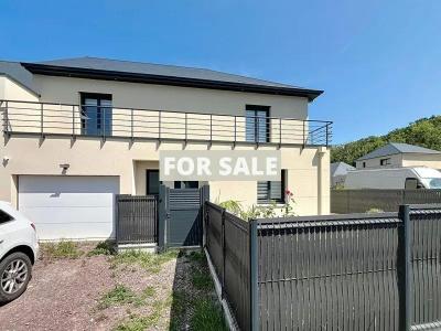 Contemporary Detached House with Garden