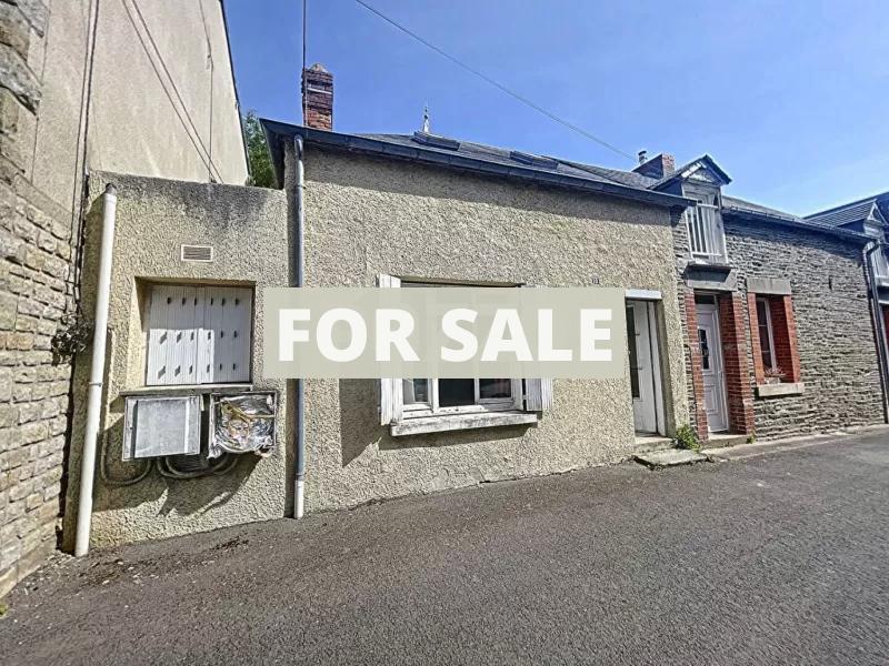 Main Photo of a 1 bedroom  Cottage for sale