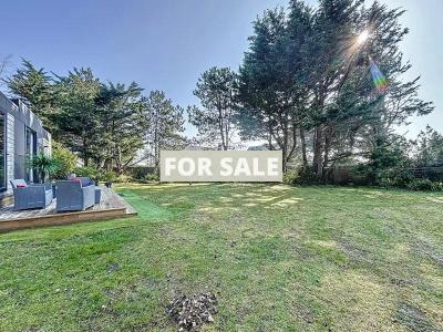 Detached Bungalow with Outbuilding in Building Plot