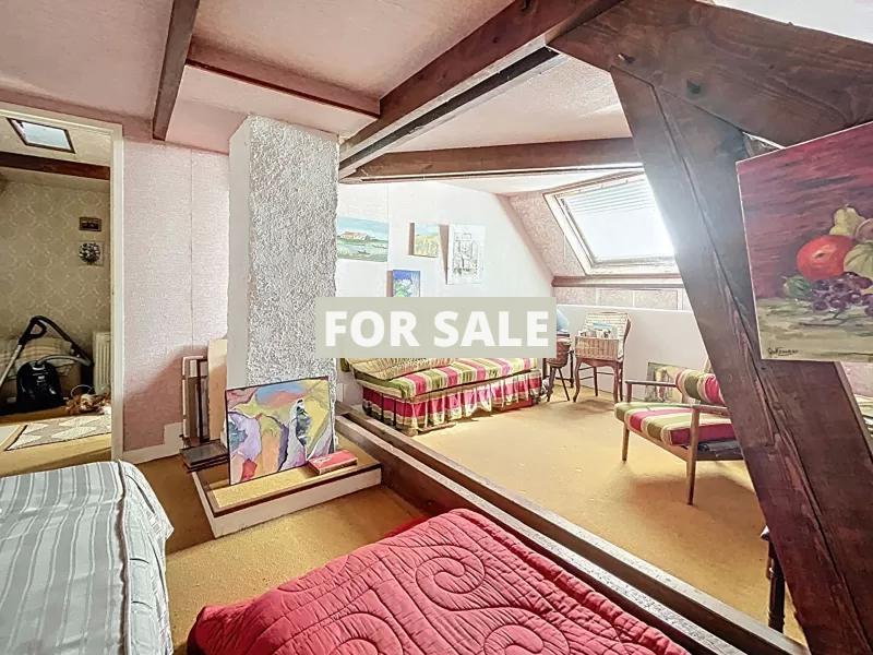 Detached House with Garden by the Coast