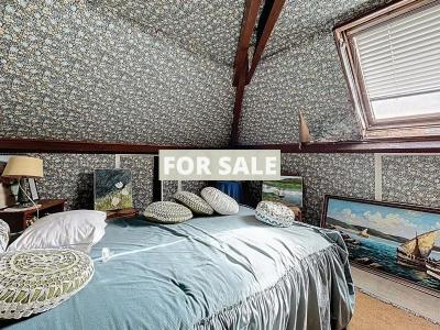 Detached House with Garden by the Coast