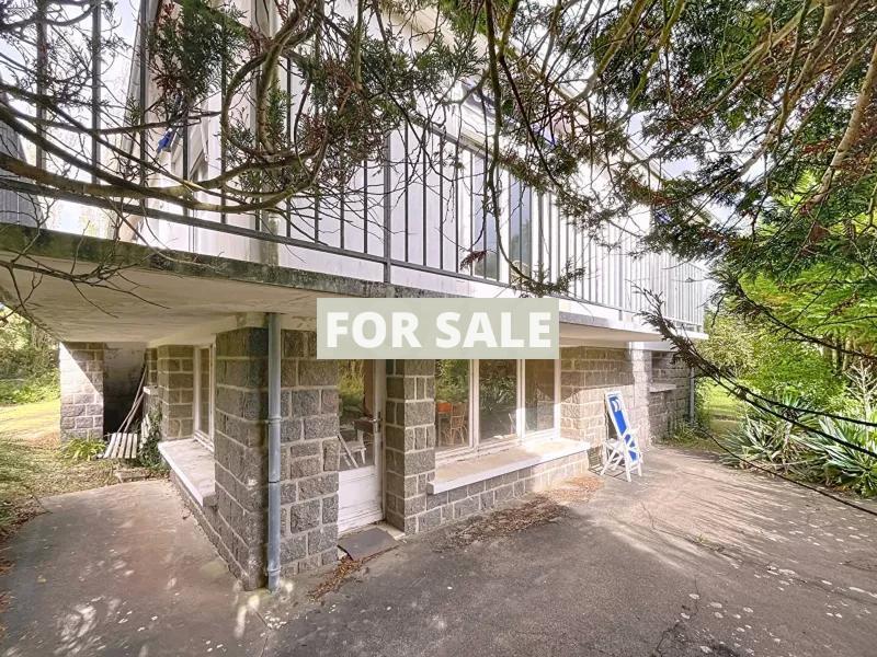 Detached House with Garden by the Coast