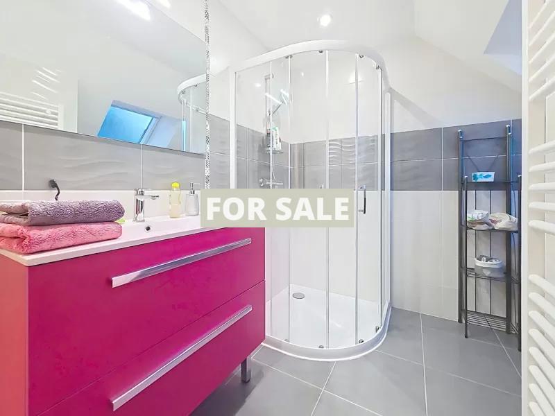 Detached Country House with Pond in Landscaped Gardens