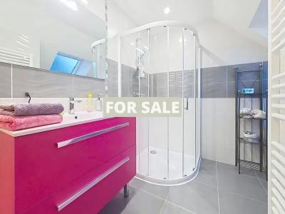 Detached Country House with Pond in Landscaped Gardens