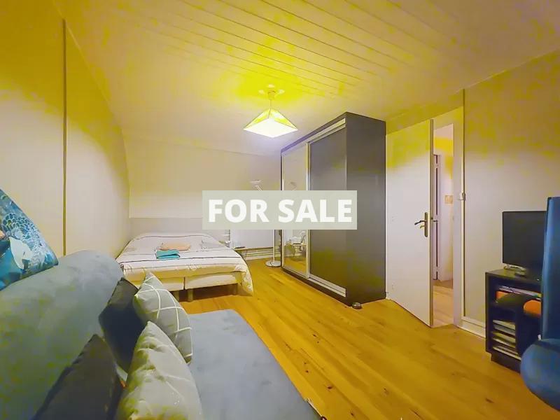 Detached Country House with Pond in Landscaped Gardens