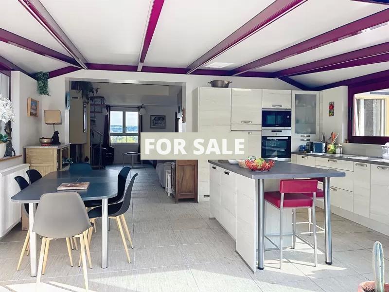 Detached House with Garden and Open View