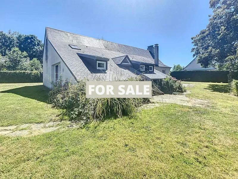Detached Country House with Outbuilding