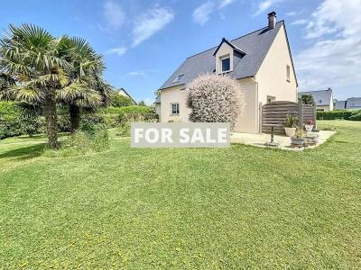 Detached House with Garden, 10 Mins from the Beach