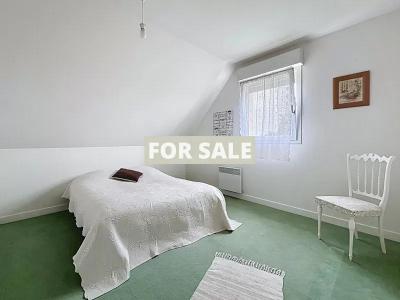 Detached House with Garden, 10 Mins from the Beach