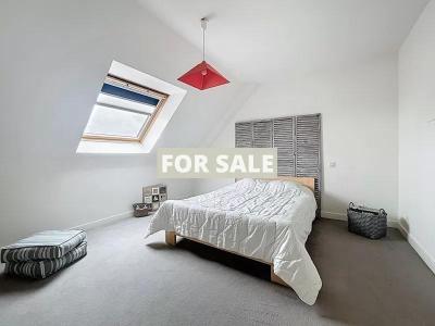Detached House with Garden, 10 Mins from the Beach