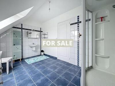 Detached House with Garden, 10 Mins from the Beach