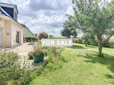 Detached House with Garden, 10 Mins from the Beach