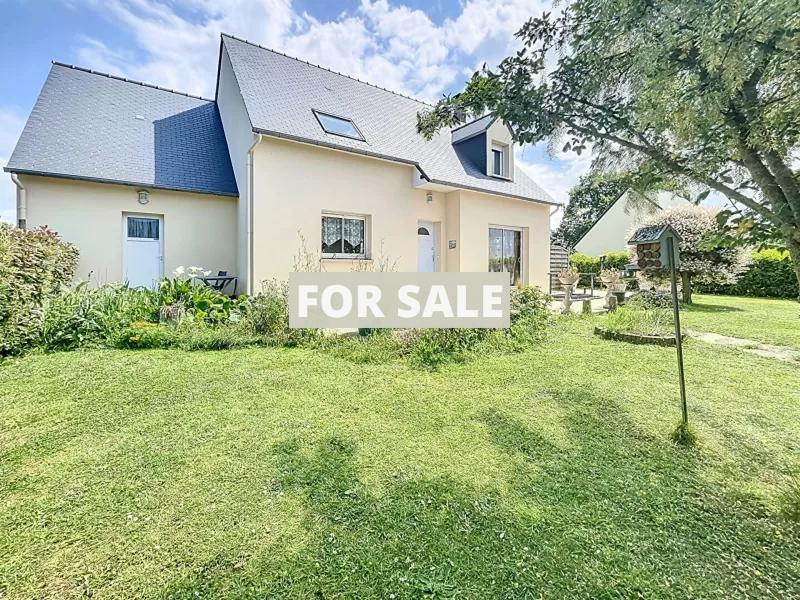 Detached House with Garden, 10 Mins from the Beach