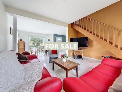 Detached House with Garden, 10 Mins from the Beach