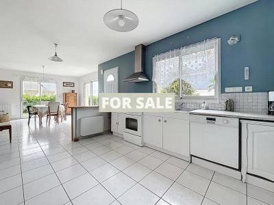 Detached House with Garden, 10 Mins from the Beach