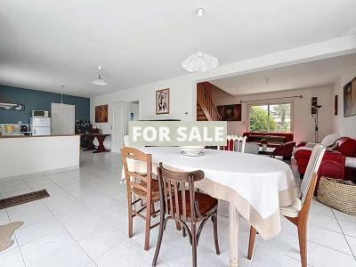 Detached House with Garden, 10 Mins from the Beach