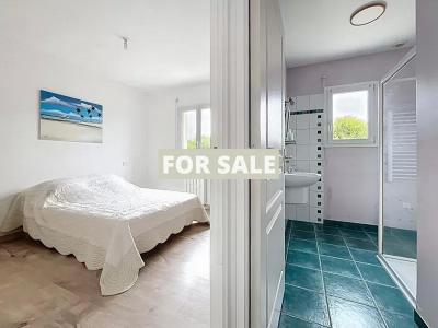 Detached House with Garden, 10 Mins from the Beach