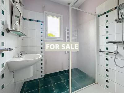 Detached House with Garden, 10 Mins from the Beach
