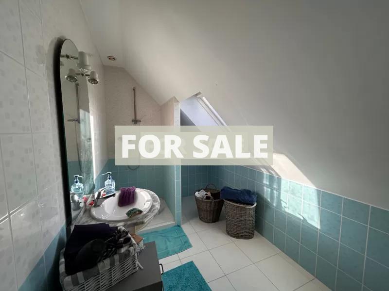 Contemporary House in Coastal Location