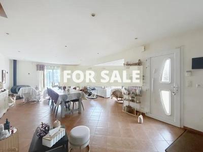 Contemporary House in Coastal Location