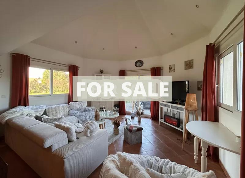 Contemporary House in Coastal Location