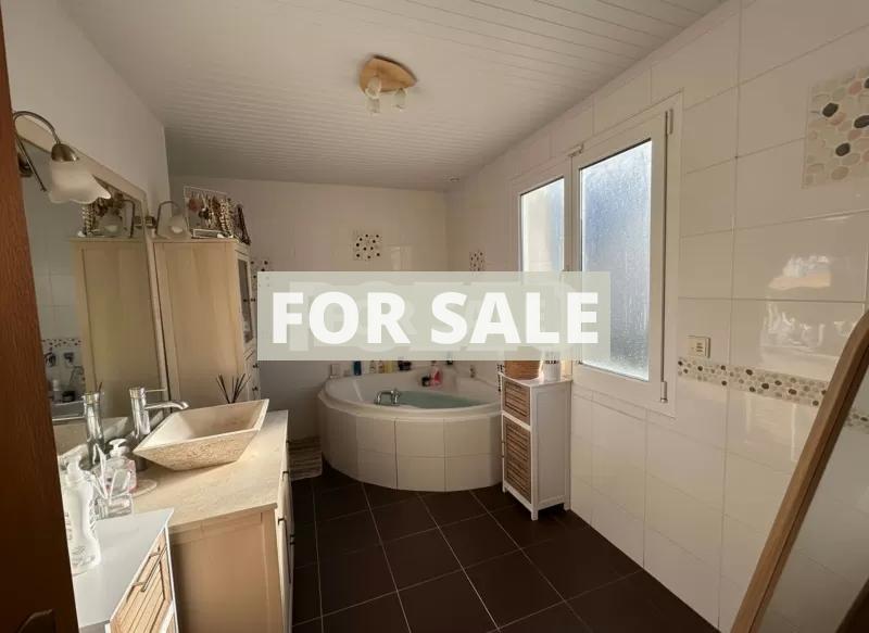 Contemporary House in Coastal Location