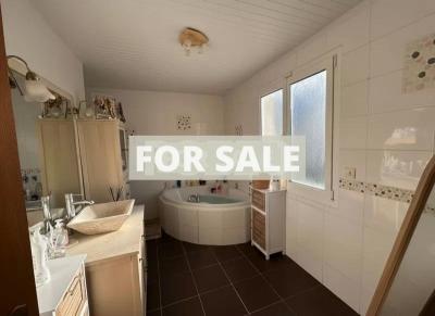 Contemporary House in Coastal Location