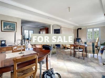 Detached House with Garden