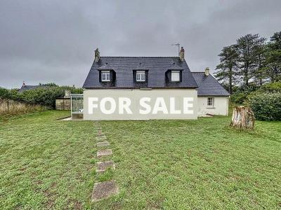 Detached Country House with Landscaped Gardens