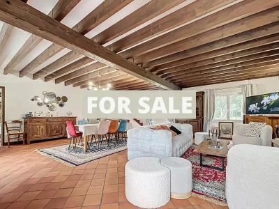 Detached Country House with Landscaped Gardens