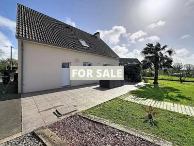 Detached House with Garden by the Coast