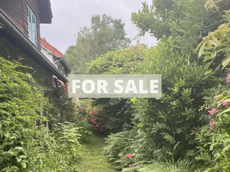 Detached House with Garden by the Coast