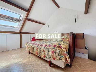 Coastal House in Great Location with Lovely Garden