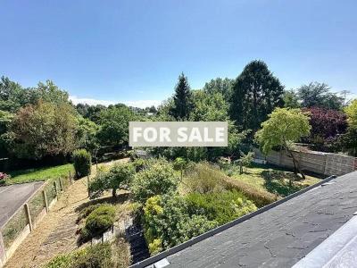 Coastal House in Great Location with Lovely Garden