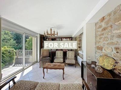 Coastal House in Great Location with Lovely Garden