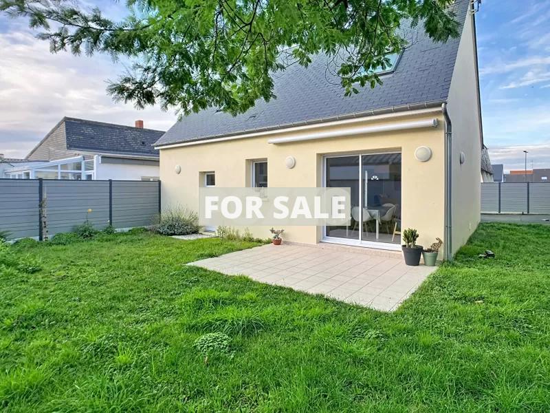 Modern Detached House with Garden