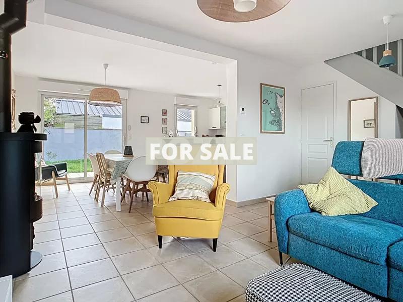 Modern Detached House with Garden