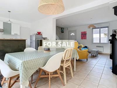 Modern Detached House with Garden