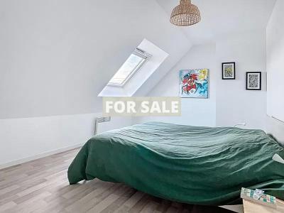 Modern Detached House with Garden