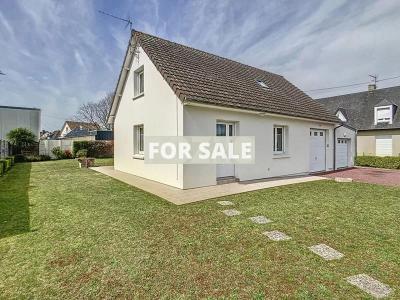 Modern Detached House with Garden