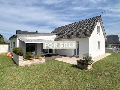 Modern Detached House with Garden