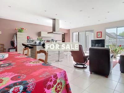 Modern Detached House with Garden